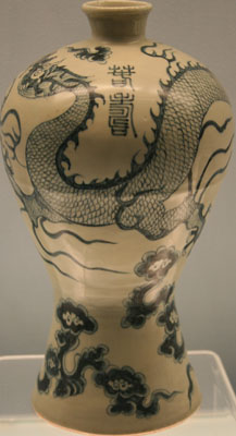 Blue and white porcelain vase with cloud and dragon design